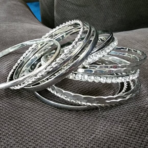 Claire's Set Of 14 Silver Tone Bangle Bracelets - Picture 16 of 16